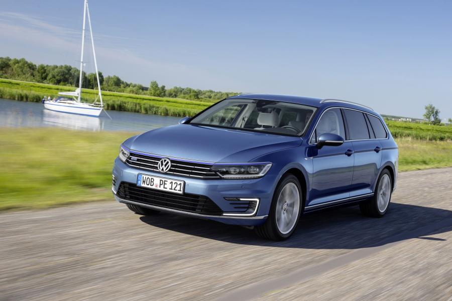  Volkswagen Passat Variant GTE 2015 года  (фото 9 из 30)